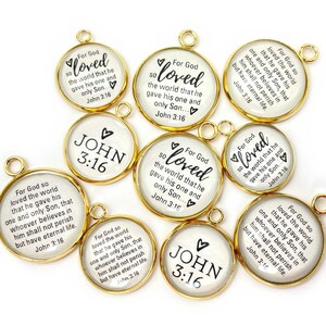 Ty så älskade Gud världen – Set med Johannes 3:16 Skriftberlocker för smyckestillverkning – 16 & 20 mm, Silver, Guld – Kristna smyckesberlocker i bulk