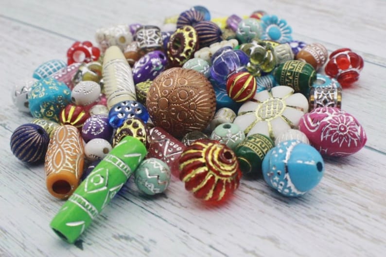 100 pce Antique Style Etched Acrylic Beads Various Sizes, Shapes & Colors Jewelry Making Craft image 3