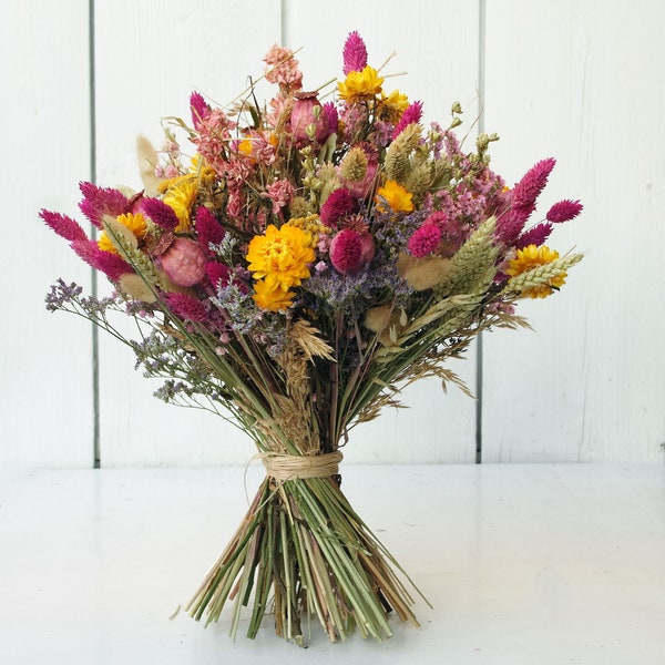 FRI-Collection Trockenblumenstrauß "Natürliche Harmony" in Pink-Gelb-Blau mit Strohblumen von Hand gefertigt