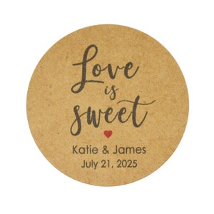 Etiquetas adhesivas redondas Love is Sweet - Favor de boda personalizado y etiquetas de regalo - Love is Sweet Kraft Brown