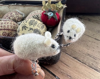 Mouse felted ring pincushion