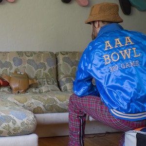 Chaqueta de bolos bordada vintage de EE. UU. 300 GAME /// Chaqueta bomber azul real de la liga de bolos AAA
