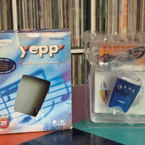 Old Stock Samsung Yepp YP-NEU Y2k Era MP3 Player // 32mb 2x AAA battery music player