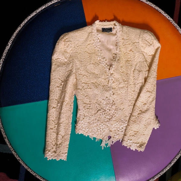 Beautiful 1970s/1980s Cachet by Bari Protas Lace Womens Blazer // White and Cream Floral Button Up