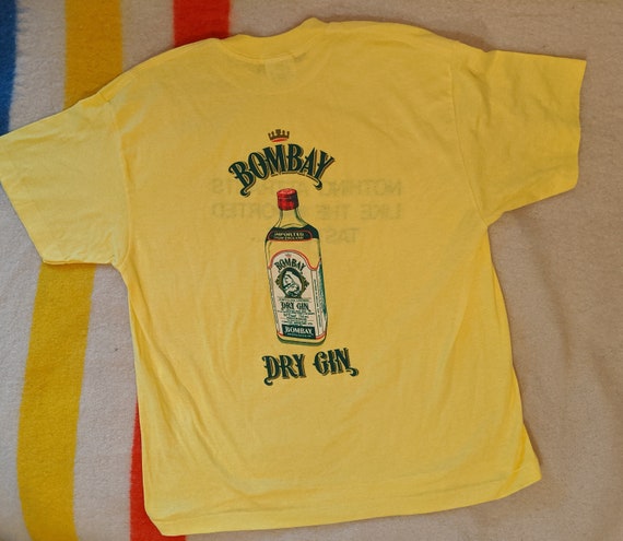 Vtg 1980s Deadstock Yellow Bombay Dry Gin T Shirt… - image 1