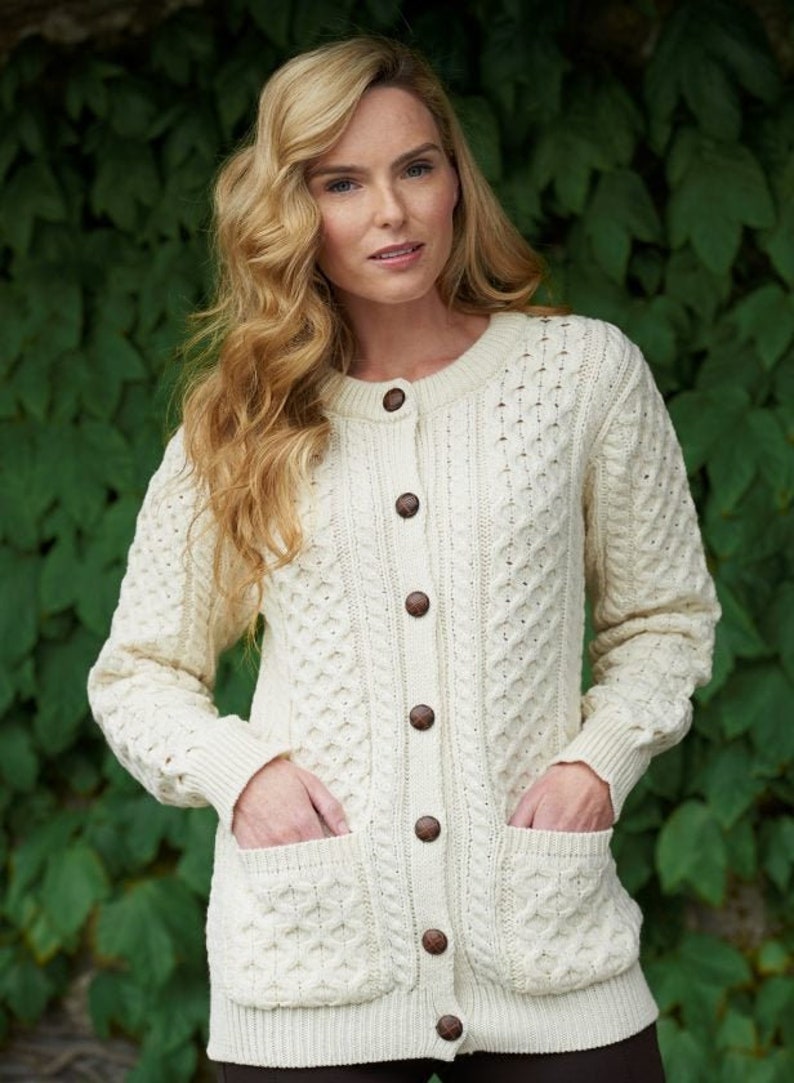 Traditionelle Aran Strickjacke, irische Fischer Cardigan, 100 % weiche Wolle MADE IN IRLAND Schwergewicht weiß Bild 1