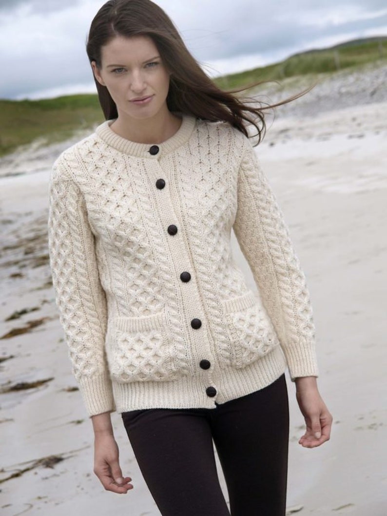 Traditionelle Aran Strickjacke, irische Fischer Cardigan, 100 % weiche Wolle MADE IN IRLAND Schwergewicht weiß Bild 2