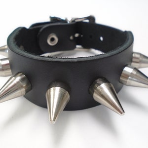 Premium Hand Made Full Grain Leather 1&quot; Wide 1 Row 5/8&quot; Tall Cone Spike Bracelet Wristband Cuff Band USA Made Premium Quality