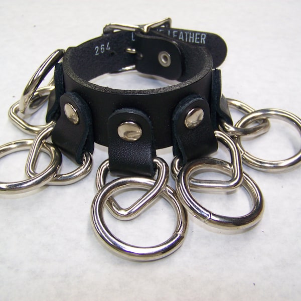 Bracelet en cuir noir avec 5 anneaux licol et boucle en métal argenté/chrome fait main aux États-Unis