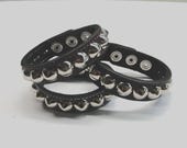 ハンドメイドステッチ幅3/4インチ、19 mmのレザースタッズリストバンド 
