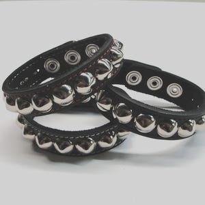 Premium Stitched 3/4&quot; Wide 19 mm Leather studded Wristband with single rows 1/2&quot; ( 12.7 mm ) US/77 Cone studs bracelet Rock Black Red White