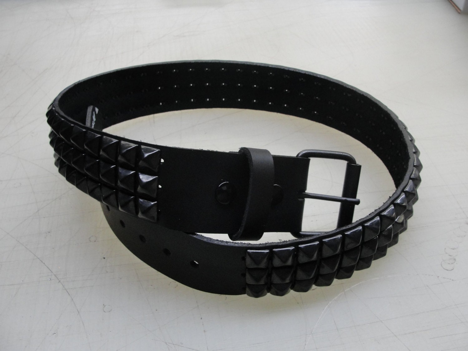 New Cheap Handmade In England Real Leather Black Pyramid Studded White Belt 