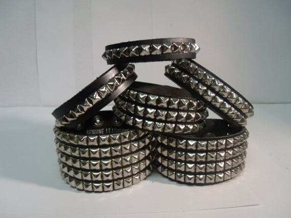 LEATHER STUD BRACELET MINI SILVER METALLIC LEATHER STUD BRACELET MINI SILVER METALLIC