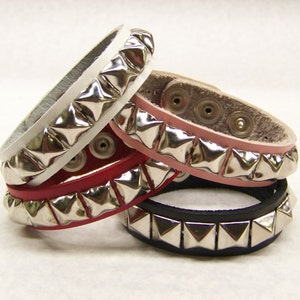 3/4" - 19mm Wide Full Grain Leather studded Wristband with single rows 1/2" pyramid studs bracelet Rock Black Red Pink White