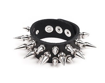 Vegan freundlich Material 3 Reihen gespickt schwarz Armband mit Silber/Chrom 1" Apex und 1/2" klassische Baum Spikes handgefertigt in USA NYC BB 1