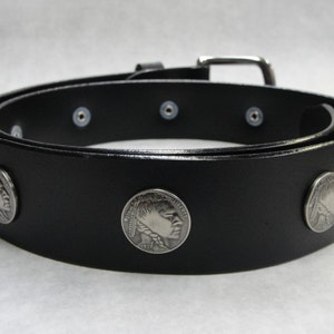 Premium Massiver dicker schwarzer Vollnarbenledergürtel mit Indianerkopf-Nickel-Conchos 1-1 / 2 &quot;(38-mm) 1,5-Zoll-abnehmbarer Edelstahlschnalle