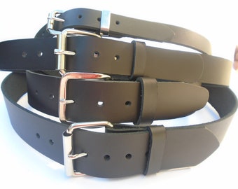Cinto artesanal em couro legítimo preto, grosso e resistente, para homens e mulheres, com larguras de 1,9 cm, 3,2 cm, 3,8 cm e 4,4 cm. Fabricado nos EUA.