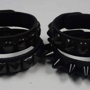 Premium 3/4" - 19mm Wide Full Grain Leather Studded Wristband with 1 Single Row Black 1/2" Pyramid Studs Bracelet Punk Rock Star Goth