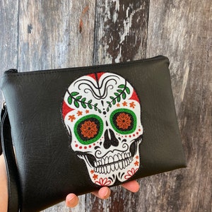 Sugar Skull Large Clutch Wallet with Wristlet - Black w/Sugar Skull li –  Blackthorn Leather