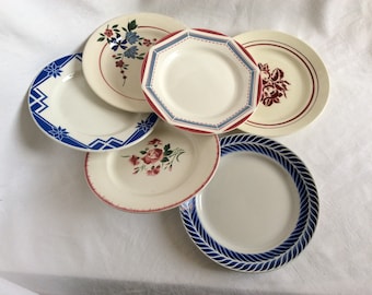 6 Assiettes plates anciennes dépareillées de manufacture  diverses