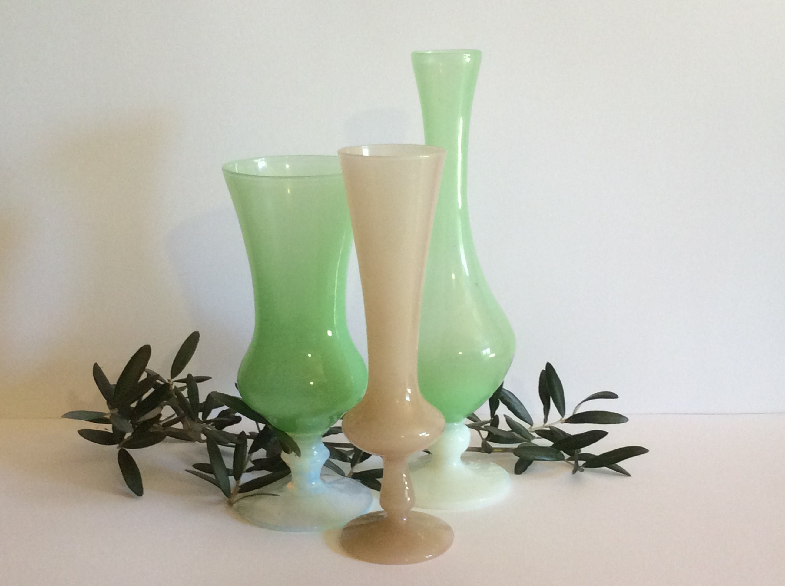 3 Vases en Opaline , Vert , Vieux Rose Soliflore France