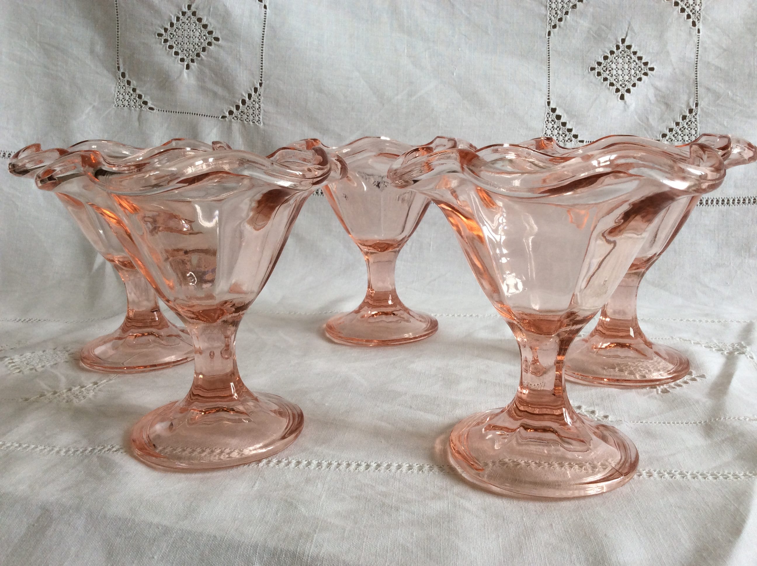 5 Coupes en Verre Rose , Dessert Glace , Annees 70