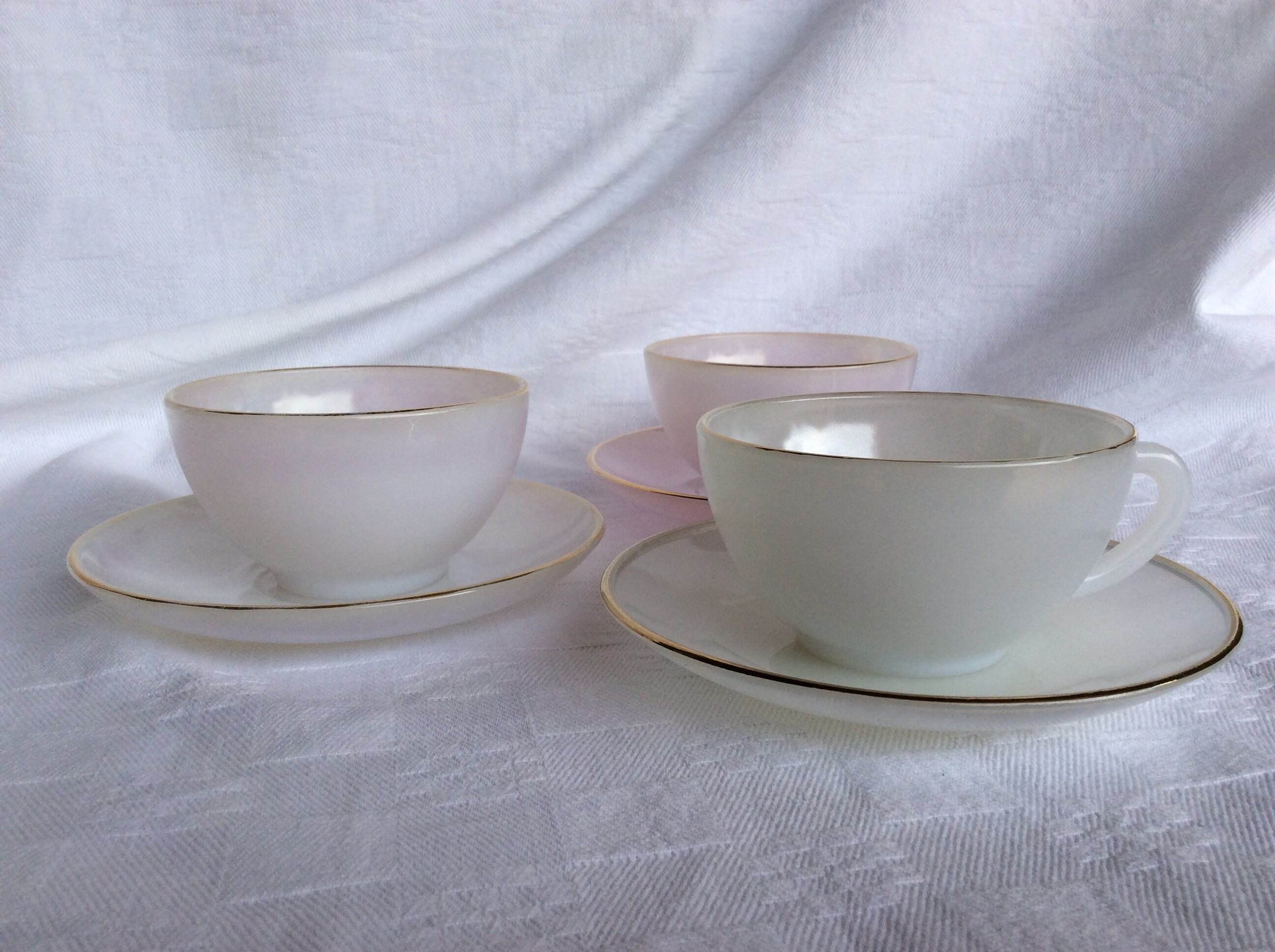 3 Tasses Arcopal de La Collection Arlequin Au Couleurs Pastels