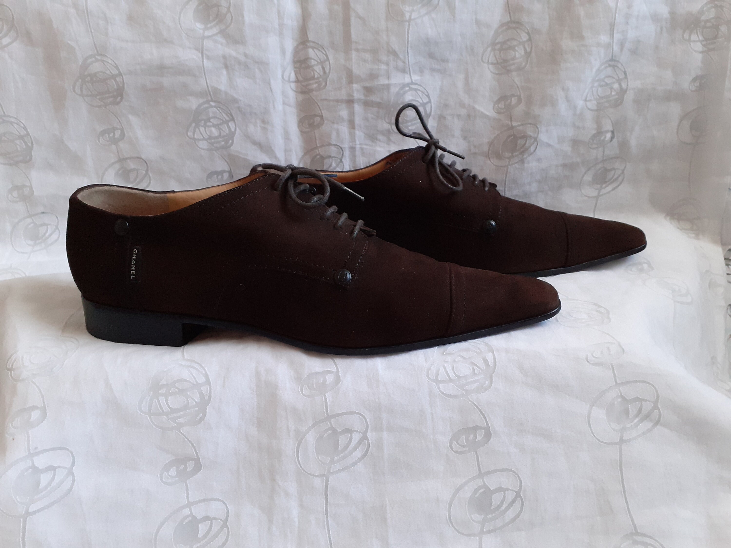 Chanel Vintage Oxford Heels – Dina C's Fab and Funky Consignment Boutique