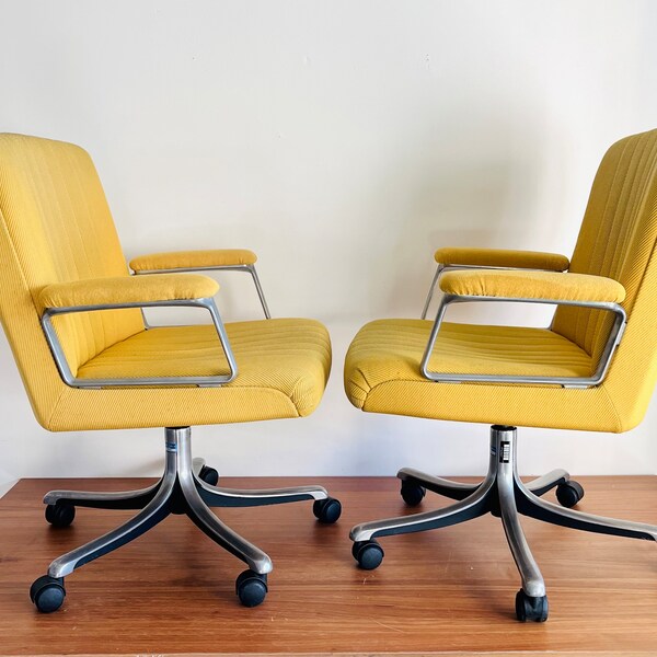 Chaise design Osvaldo Borsani, chaise de bureau rétro, chaise italienne du milieu du siècle, chaise de bureau jaune