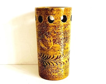 Vaso de cerâmica italiana feito à mão: Cerâmica de estúdio em amarelo mesclado, década de 1970.