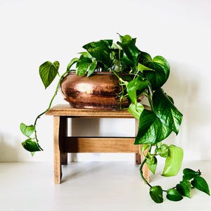 Vintage Italian Copper hammered Planter – 1960s – Round brass pot plant holder with low rise