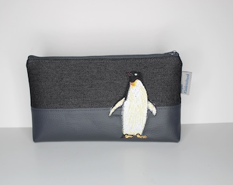 Federtasche, Kosmetiktasche, Schlampertasche mit aufgesticktem Pinguin