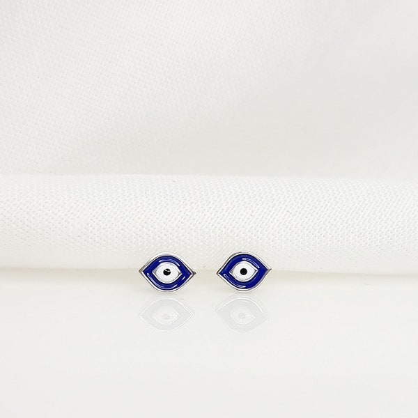 Puces d'oreilles bleu foncé Evil Eye. Argent sterling 925. Fermoirs ronds Evil Eye.Papillon