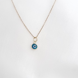 Srebrny wisiorek Tiny Blue Greek Evil Eye. Srebro próby 925 pozłacane. Niebieskie oko Murano. Zawieszka na szczęście i ochronę.