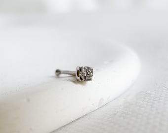 Handgefertigter 0.015ct Diamant Nasenstecker L Form: 18K Weißgold Piercing 24 gauge / 0.50 mm