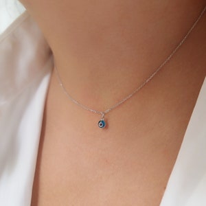 Srebrny wisiorek Tiny Blue Greek Evil Eye. Srebro próby 925. Niebieskie oko Murano. Zawieszka na szczęście i ochronę.