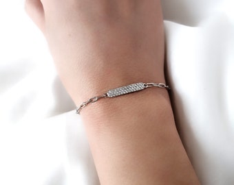 Chic Geometric Cubic Zirconia Bracelet. 925 Sterling Silver and White Cubic Zirconia.