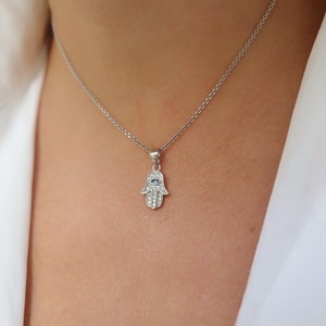 Maleńki grecki wisiorek z cyrkonii Hamsa Evil Eye. Srebro próby 925. Ręka Fatimy. Zawieszka Good Lucky & Protection. Bez łańcuszka.