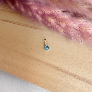 14K lub 9K Tiny Gold Blue Greek Evil Eye pendant. 14K Solid Yellow Gold. Niebieski Murano. Zawieszka na szczęście i ochronę.
