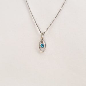 Srebrny wisiorek Tiny Blue Greek Evil Eye. Srebro próby 925. Niebieskie oko Murano. Zawieszka na szczęście i ochronę.