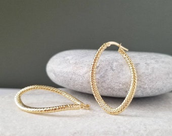 14K Yellow Solid Gold Chic Oval Hoop Earrings.Minimalist Hoop Earrings. 4mm Thin Gold Hoops.