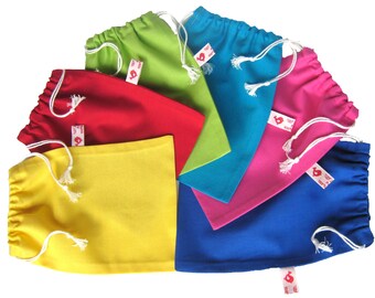 Sac 54 coloris 5 tailles au choix pour fermeture "Unis". Sac classique en tissu de coton également dans la taille et la broderie souhaitées.