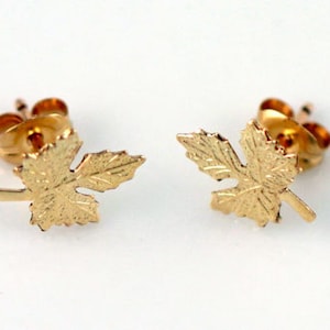 Gold gefüllt, Sterling Silber Ahorn Blatt Ohrringe, Natur, Gold Natur Ohrringe, Herbst Blätter Ohrringe, einfach, zierliche Gold Ohrstecker, GFER09