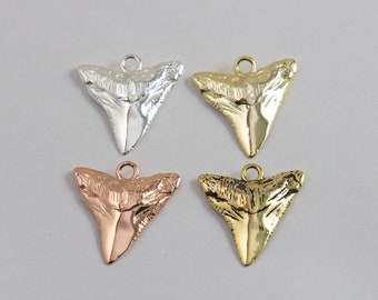 Wholesale shark clearance tooth necklace