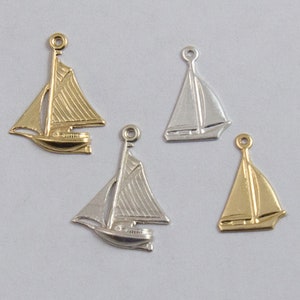 5pcs-Gold Filled Sailboat Charm Pendant, Choker Charms, Charm Findings, Small Sailboat Charms, Summer, Beach Charms, HCIN274