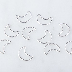 10pcs-Small Crescent Moon Wire Link Connector Charm, Permanent Jewelry, Permanent Anklet, Permanent Bracelet, Wire Moon Connector CM204LC