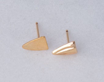 14k Gold Filled Shield Earrings, Plain, Textured, Stud, Post Earrings, Simple, Minimalist, Everyday Jewelry, Modern, Dainty, Tiny, SER342