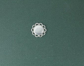 10pcs-Round Flower Edge Stamping Blank, Necklace, Initial Charm, Charm Bracelet, Jewelry Making Supply, Findings, Disc, Inital Pendant,13DR