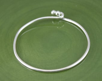 スターリングシルバー 1.5 mm ワイヤーバングル / バングルブレスレット / チャームブレスレット / ジュエリーサプライ / カフ / ヨーロピアンチャームバングル / SCBR036