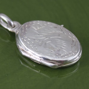 Sterling Silver Oval Locket,Wedding Locket Pendant,Long Locket,Photo Locket,Flower Locket,Gift for Mom,LOC51